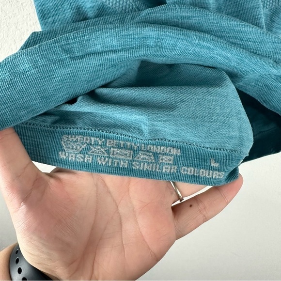 Sweaty Betty Blue Seamless Racerback Athletic Athleisure Tank Top Size Large 12 - Picture 4 of 4